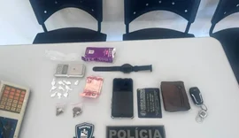 Homens tentam furtar moto, são cercados por moradores e presos com drogas