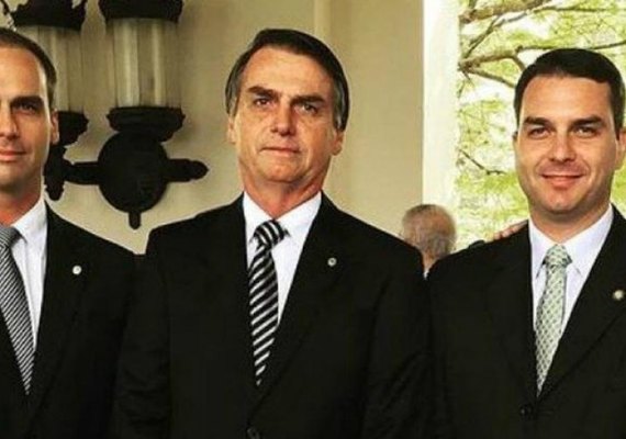 Moraes envia à PGR notícia-crime contra Bolsonaro e dois de seus filhos