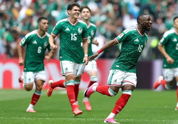 México vence África do Sul na abertura da Copa e encerra tabu histórico