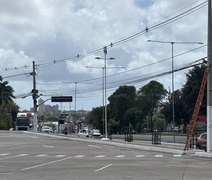 Mais de 40 toneladas de cabos irregulares são retiradas em Maceió