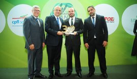 Edgar Filho recebe troféu de Liderança Institucional