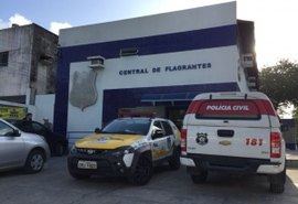 Motorista embriagado atropela uma pessoa e tenta fugir do local