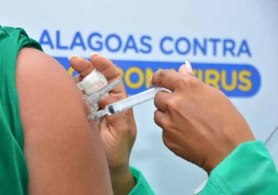 Maceió chega a pouco mais de 50% da população adulta vacinada com duas doses ou dose única contra Covid-19