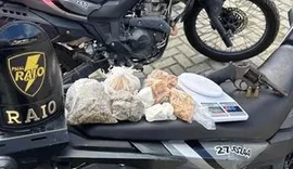 Suspeito de tráfico luta com policiais, tenta fugir e é preso em Maceió
