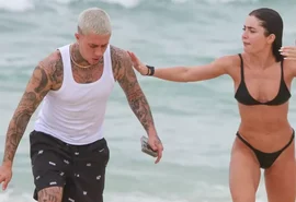 Jade Picon e MC Daniel curtem dia de praia juntos no RJ; veja fotos