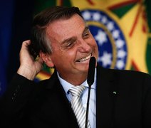Presidente ironiza e afirma que 'com toda certeza' a Petrobras vai reduzir os preço dos combustíveis