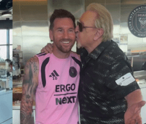 Kiko de 'Chaves' dá beijo em Messi e realiza sonho ao conhecer o jogador