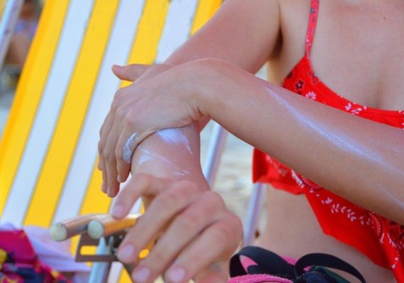 Dermatologista do HE do Agreste orienta sobre como evitar queimaduras com cosméticos