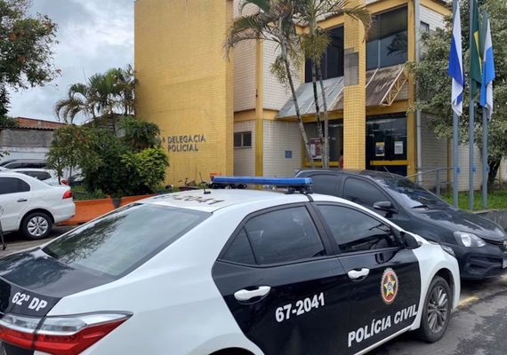 Pai é preso após atirar bebê de 5 meses na calçada durante briga no RJ