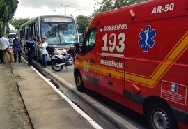 Colisão entre dois ônibus deixa nove pessoas feridas na Av. Fernandes Lima