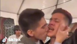 Vídeo: noivo trai esposa anã com convidado durante a própria festa de casamento