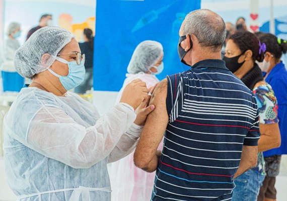 Arapiraca começa nesta sexta (11) a vacinação de pessoas a partir de 50 anos