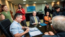 Governador assina acordo que permite emissão da Carteira de Identidade pelos cartórios