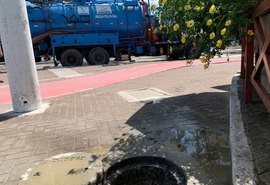 Crime ambiental: BRK é autuada por lançar esgoto na orla da Ponta Verde