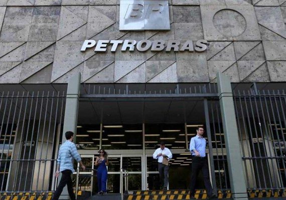 Petrobras anuncia saída de quatro conselheiros da empresa