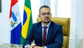 Ao lado de Lula, presidente da Casal participa de momento histórico para o saneamento