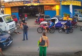 Idoso é atropelado, arremessado contra caminhão e fica em estado grave em AL