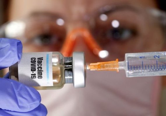 Vacina de Oxford deve começar a ser aplicada em fevereiro