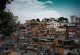 Moradores de favelas relatam desabastecimento e medo de covid-19