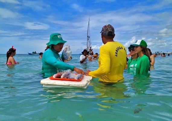 IMA promove educação ambiental nas piscinas naturais da Pajuçara