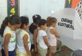 Projeto Eleitor Mirim estimula votação em escola