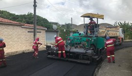 Prefeitura executa obras de pavimentação no Feitosa