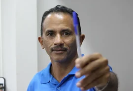 Manoel Gomes, autor da música 'Caneta azul' perde fortuna e tenta se reerguer