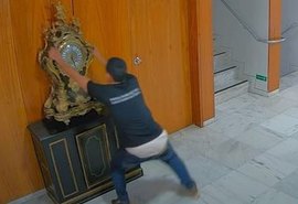 Moraes manda prender homem que quebrou relógio de Dom João VI em ato golpista após juiz de MG autorizar soltura