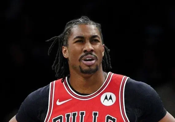 Chicago Bulls dispensa Jaden Ivey após comentários homofóbicos em transmissão online