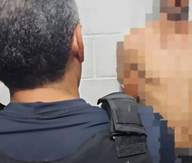 Suspeito de roubo no bairro da Ponta Verde é preso após ser contido e agredido por populares
