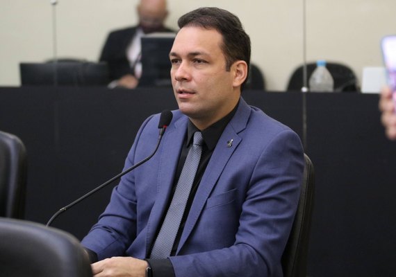 Deputado acusa prefeito de Maceió de prejudicar bairros por problemas pessoais com ele