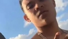 Adolescente de 17 anos é morto a tiros na frente da mãe em Maceió
