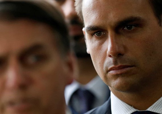 Eduardo Bolsonaro desiste de ser embaixador nos Estados Unidos