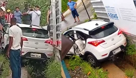 Trem colide com carro e interrompe circulação ferroviária em Maceió