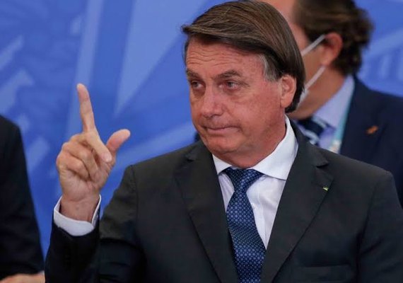 Bolsonaro diz não se sentir pressionado com atraso na vacinação