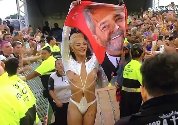 Bolsonaro aciona TSE contra Lollapalooza após falas pró-Lula de Pabllo Vittar