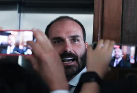 Eduardo Bolsonaro descarta renúncia e desafia STF após fim de licença parlamentar