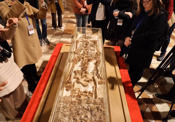 Esqueleto de São Francisco de Assis é exposto pela primeira vez