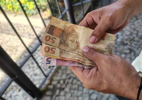 Alagoas tem a  2ª maior alta do país em rendimento médio, diz IBGE