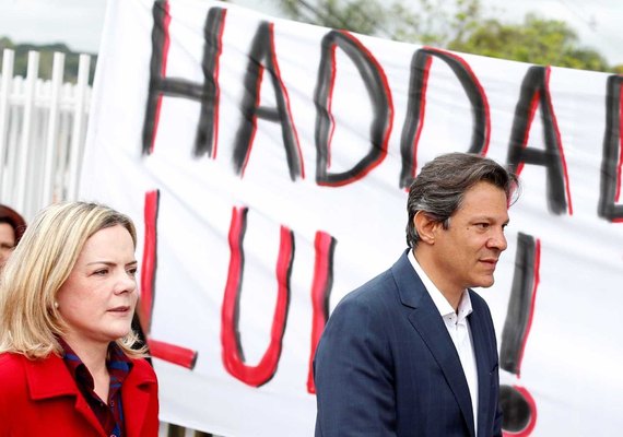 PT muda estratégia e parte para o ataque a Bolsonaro