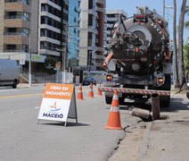 Infraestrutura realiza limpeza e desobstrução de galeria pluvial na Pajuçara