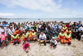 Maceió realiza mutirão de limpeza em praias da capital