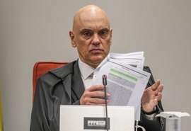 Moraes repreende advogado de ex-assessor de Bolsonaro