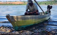 Pescador há 37 anos, Seu Antônio permanece na área de risco de desabamento, por necessidade