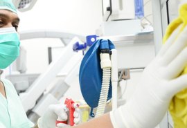 Hospital da UFRJ recebe doação de 20 mil itens de segurança e higiene feita pela Petrobras