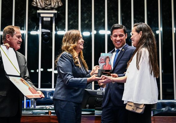 Comenda Ceci Cunha homenageia mulheres na política e legado em Alagoas