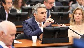 Rafael Brito assume presidência da Frente Parlamentar Mista da Educação