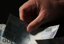Segunda parcela do 13º salário é paga nesta sexta e movimenta bilhões na economia
