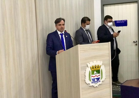 Vereador denuncia contratos milionários sem licitação da Prefeitura de Maceió