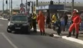 Acidente entre carro e moto por aplicativo deixa passageira morta no Antares